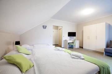 Фото номера Четырехместный номер Делюкс Отель Holimo Hotel г. Строне-Слёнске 2