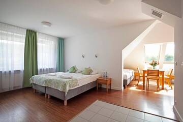 Фото номера Стандартный четырехместный номер Отель Holimo Hotel г. Строне-Слёнске 3