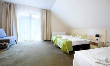 Фото номера Четырехместный номер Делюкс Отель Holimo Hotel г. Строне-Слёнске 3