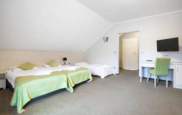 Фото номера Четырехместный номер Делюкс Отель Holimo Hotel г. Строне-Слёнске 4