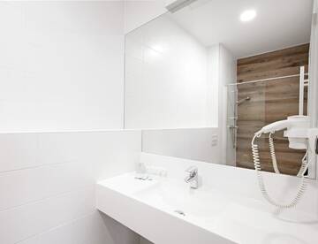 Фото номера Трехместный номер Делюкс Отель Holimo Hotel г. Строне-Слёнске 2
