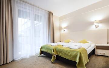 Фото номера Двухместный номер Делюкс с 1 кроватью и балконом Отель Holimo Hotel г. Строне-Слёнске 3