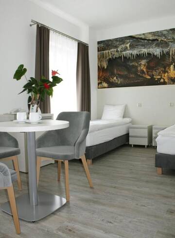 Фото номера Стандартный семейный номер Отель Hotel Stronie г. Строне-Слёнске 4